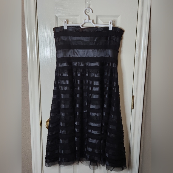 White House Black Market Strapless Silk And Chiffon Black Tiered Dress. Size 12. - Picture 3 of 8